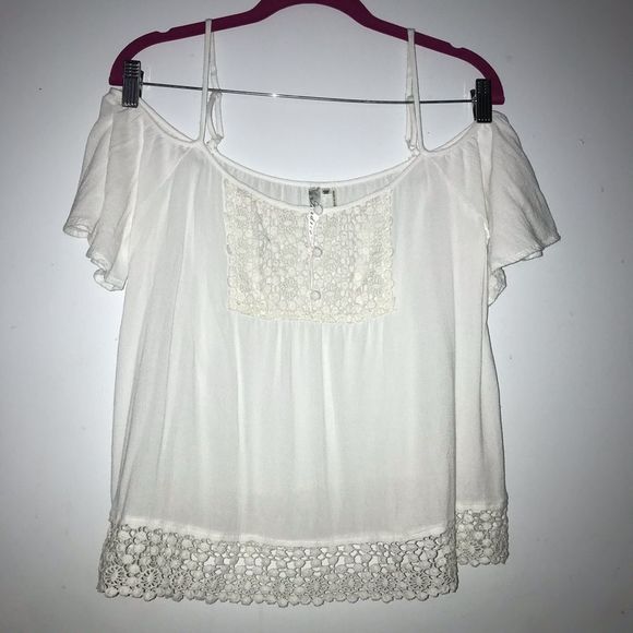 LIKE NEW Andree by Unit White Crochet Top Medium M - Picture 2 of 11